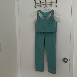Old navy active set. Both size medium. Worn once. Turquoise